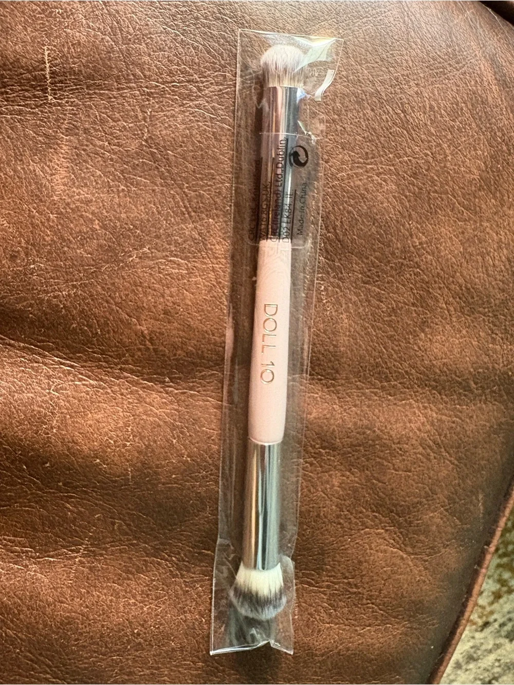 DOLL 10 Dual-Ended Makeup Brush - White
